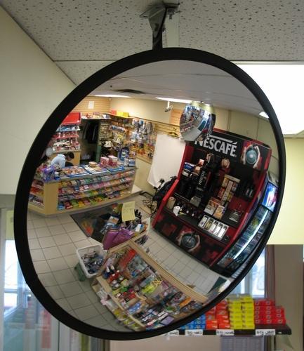 آینه محدب در فروشگاه